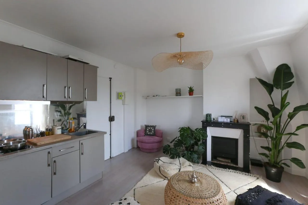 アパート Cosy 42M Ideal For Couple In The Heart Of Parisアパートメント